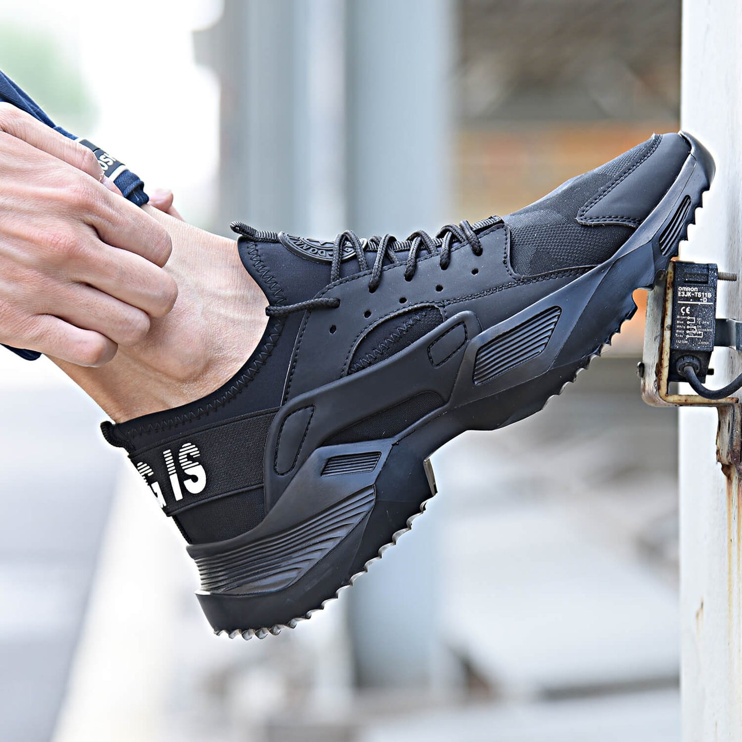 QD Steel Toe Lightweight Work Sneakers