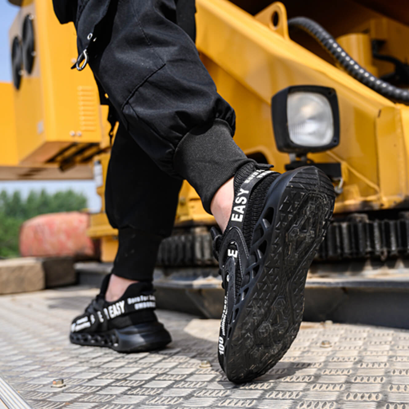 QD Steel Toe Stylish Work Sneakers